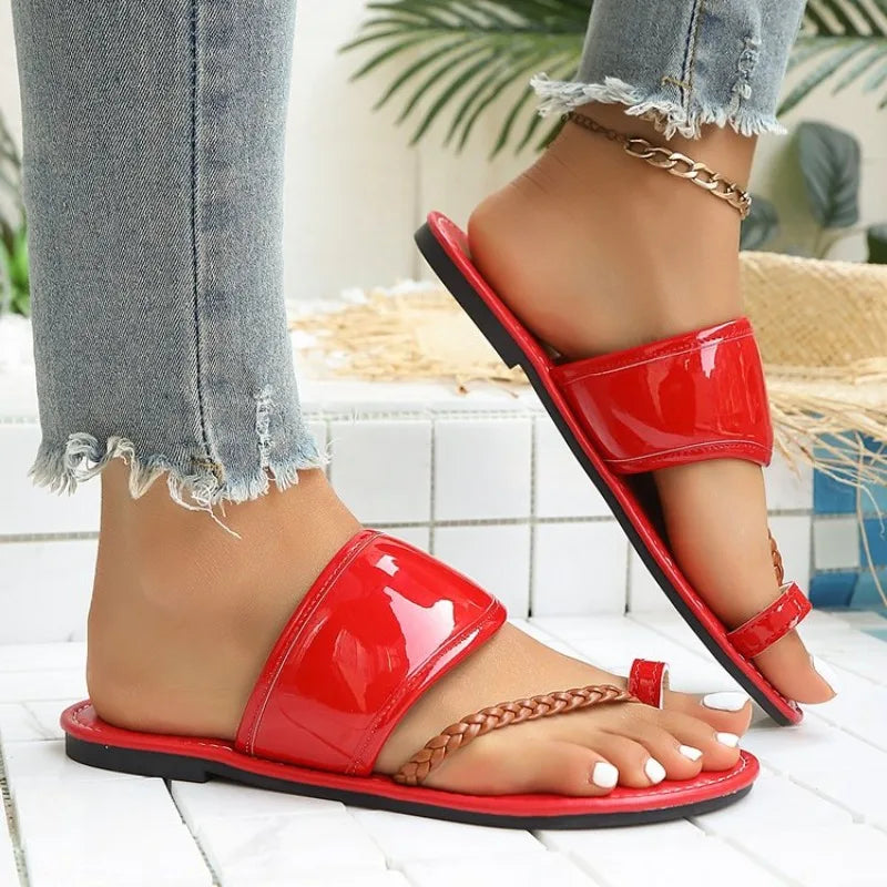 Footmaxldn Women's Flat Slip-On Sandals — Lightweight Beach & Casual Slides